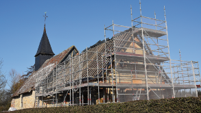  l'église de la Pommeraye : échaffaudage